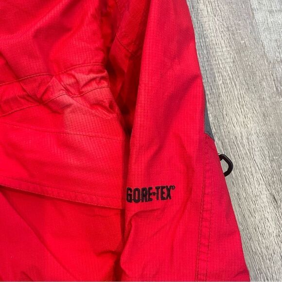 The North Face Women’s Red Full Zip Hooded Goretex Jacket Size Medium - Picture 3 of 5